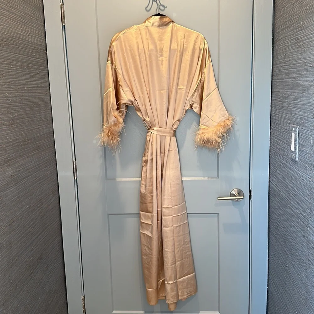 Elegant Cream Satin Robe with Feather Trim - Picture 3 of 6